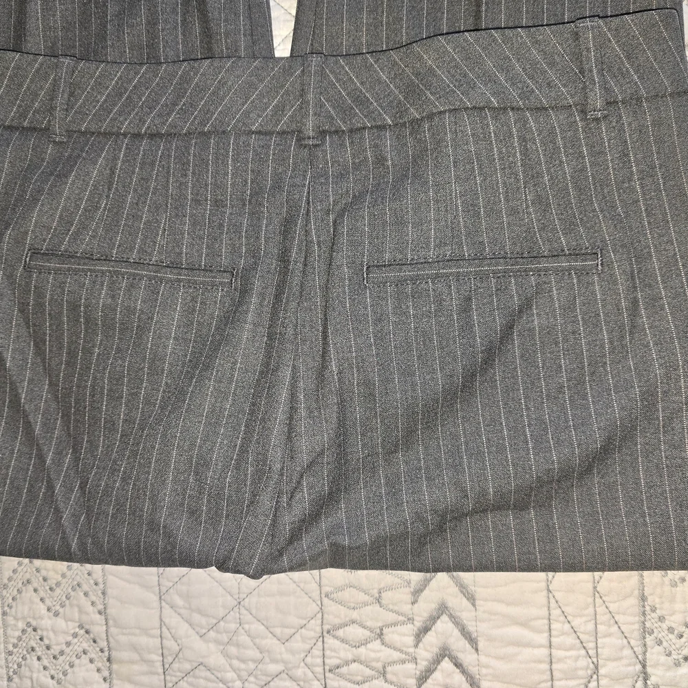 White House Black Market Gray Pinstripe Trousers 8 Long - Picture 8 of 8